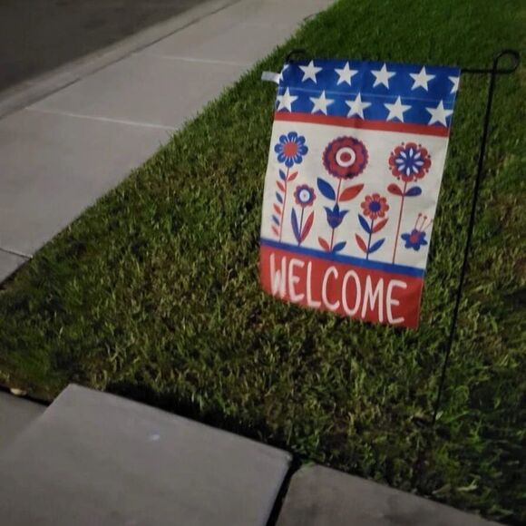 Welcome Floral Patriotic Garden Flag - Picture 4 of 6